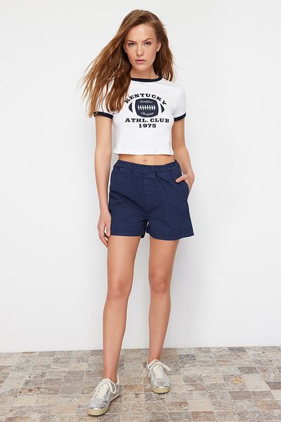 Trendyol Collection Sötétkék elasztikus derékú farmer rövidnadrág és Bermuda TWOSS24SR00088