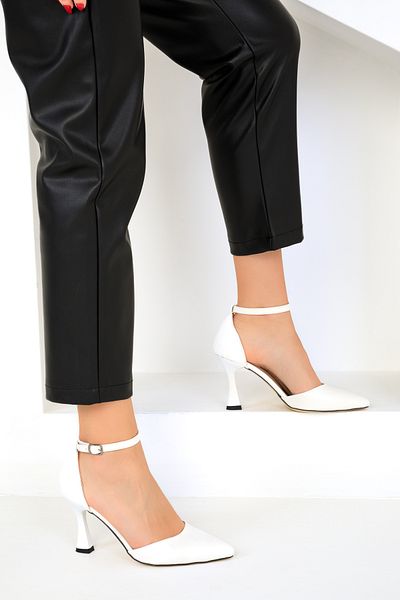 SOHO Weiße klassische Damenschuhe mit Absatz 17844