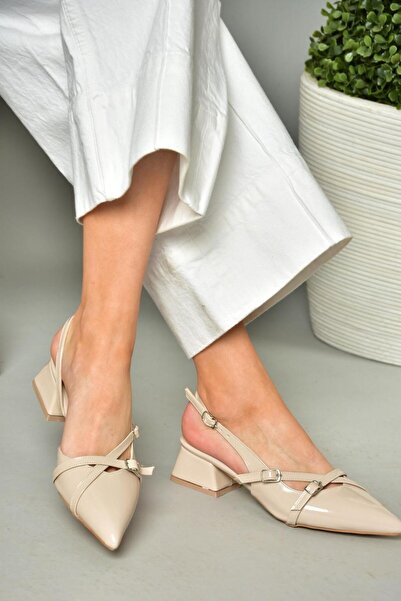 Fox Shoes S820393208 Pantofi de damă cu toc mic din piele lăcuită nudă