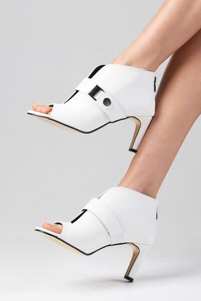 Mio Gusto White Short Heeled Bootie