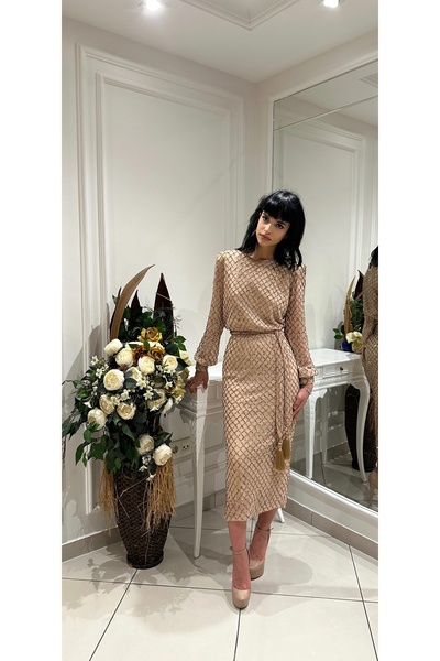 Sultan Ekşioğlu Tasarımı Bal Kuşaklı Payetli Elbise