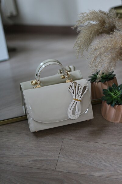 Moom Bag Women's Cream Patent Leather Oval Cover Detailed Strap Shoulder Bag