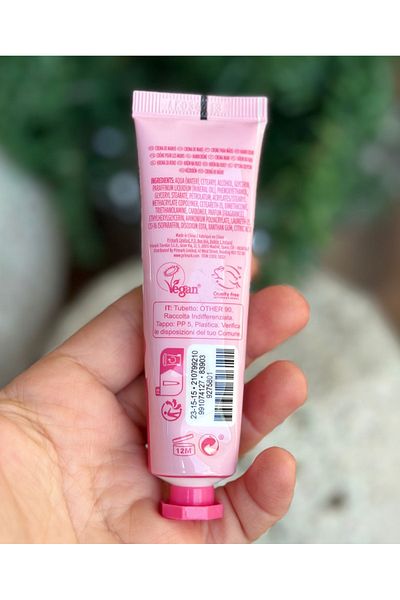 QUEEN AKSESUAR 30ml Pink Vibration - Vegan Magic Intensive Fast Moisturizing Hand Care Cream with Cherry Scent from England