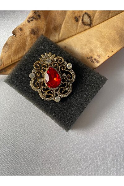 HEDİYEM EVİME Kırmızı Parlak Taşlı Broş Altın Renk