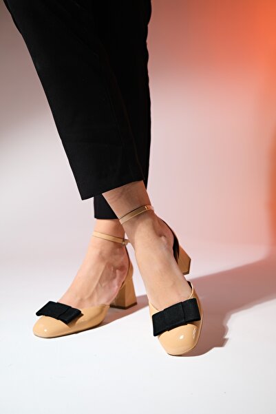 LuviShoes BRIT Sötétbézs lakkbőr női masni vastag sarkú cipő