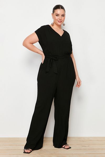 Trendyol Curve Schwarzer, gewebter Jumpsuit mit weitem Bein und Gürtel TBSSS22TU0161