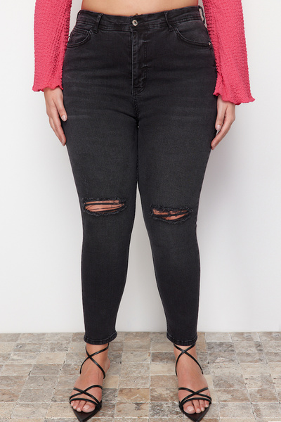 Trendyol Curve Schwarze, dehnbare Skinny-Jeans mit hoher Taille und Destroy-Details TBBSS23CJ00014