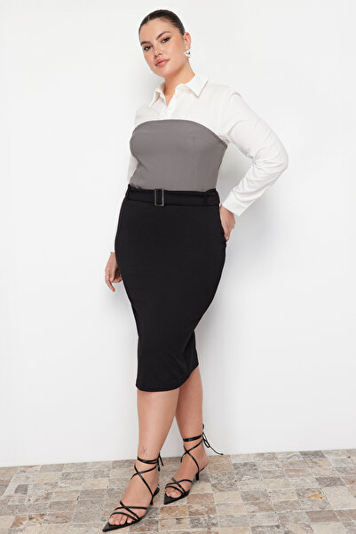 Trendyol Curve تنورة محبوكة باللون الأسود TBBAW24AZ00040