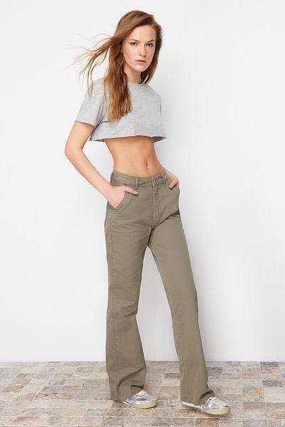 Trendyol Collection Khakifarbene Jeans mit hoher Taille und weitem Bein und Taschendetail TWOSS24JE00208