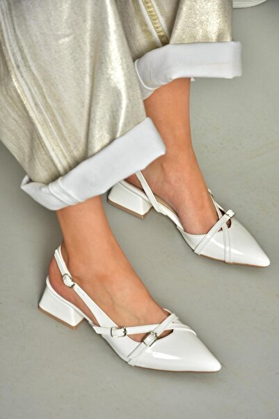 Fox Shoes س820393208 حذاء نسائي بكعب منخفض من الجلد الأبيض اللامع