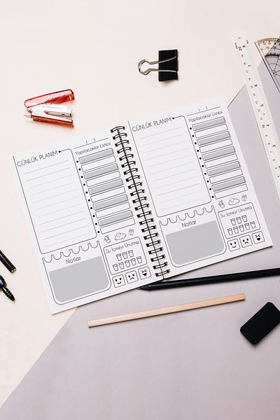 markcat Planificator zilnic cu design simplu - 90 de pagini - Agenda nedatat (A5) Planificator fără timp