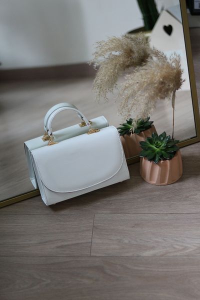 Moom Bag Geantă de umăr cu curea ovală din piele albă pentru femei