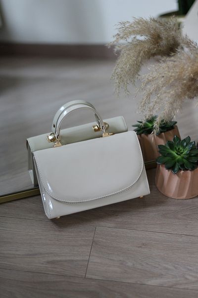 Moom Bag Geantă de umăr cu curea ovală din piele crem pentru femei
