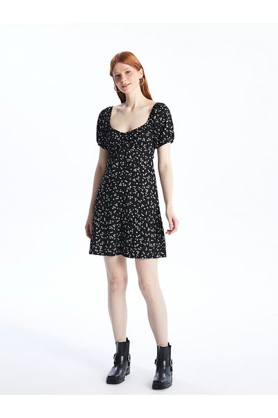 LC Waikiki Kurzärmliges Damenkleid mit Blumenmuster und Herzkragen
