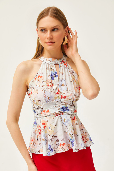 Olalook Жіноча синя квітчаста блузка з крепу з вирізом на горловині та деталлю на талії BLZ19001505