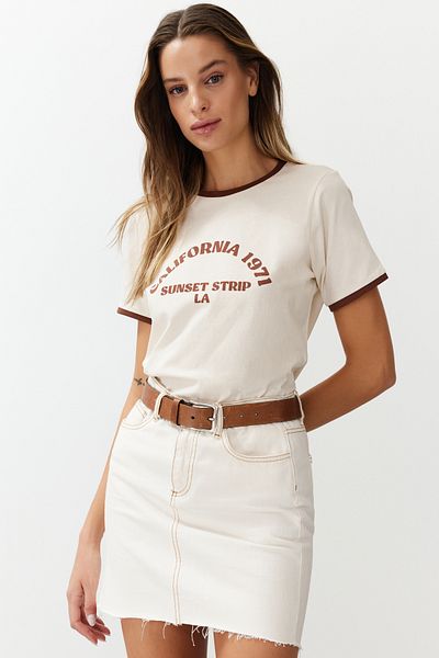 Trendyol Collection T-Shirt mit Baumwoll-Slogan-Print – Kontrast-Detail-T-Shirt TWOSS24TS00105