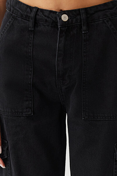 Trendyol Collection Schwarze Cargo-Taschenjeans mit hoher Taille und weitem Bein TWOAW22JE0393
