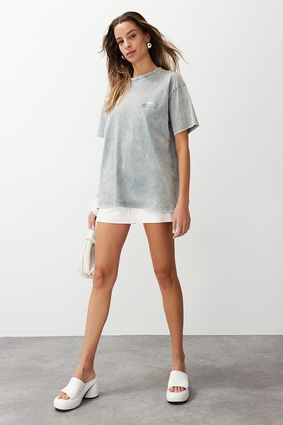 Trendyol Collection Light Gray Slogan Printed Washed/Faded Effect Oversize/Wide Fit Knitted T-Shirt Twoss24Ts00200