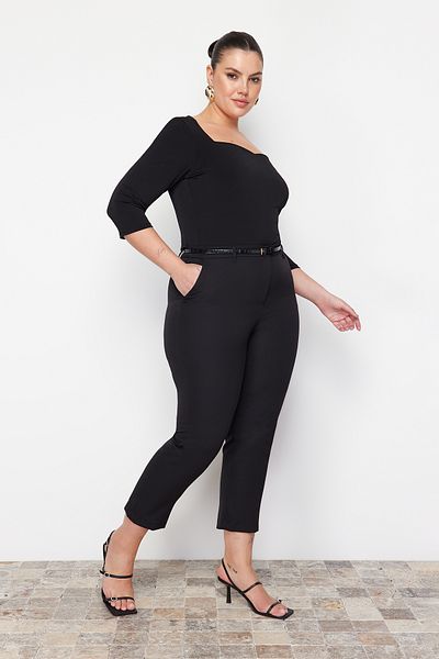 Trendyol Curve Schwarze gewebte verkürzte Hose in Übergröße - TBBAW23AR00020