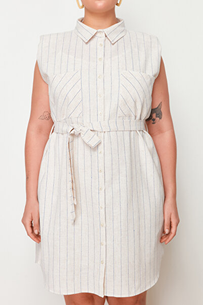 Trendyol Curve Μπεζ φόρεμα με κουμπιά μπροστά από υφασμένο λινό Midi look TBBSS24AH00012