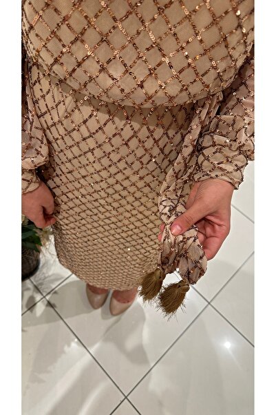 Sultan Ekşioğlu Tasarımı Bal Kuşaklı Payetli Elbise