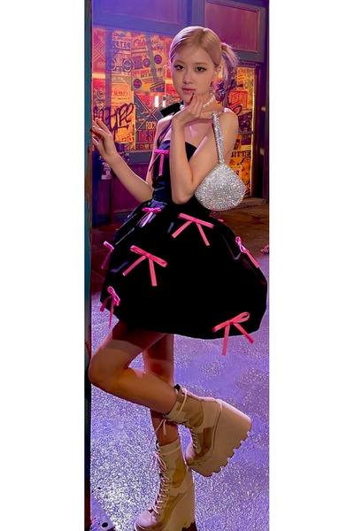 owl bag وسادة عناق مطبوعة بنمط وردة سوداء اللون - غطاء