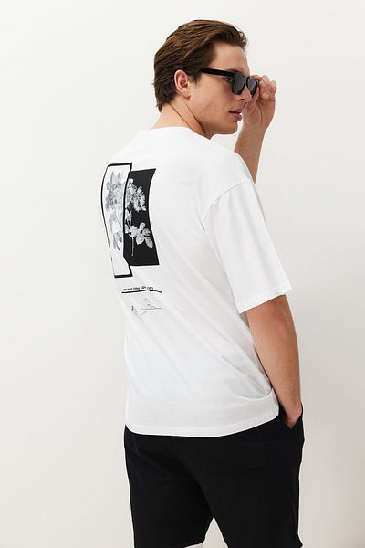 Trendyol Collection Weißes Oversize-T-Shirt aus Baumwolle mit Blumendruck - TMNSS21TS1223