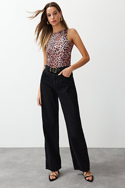 Trendyol Collection Pružné pletené tělo s leopardím vzorem – ohlávkový límec se zapínáním na spodní část TWOSS20BD0044