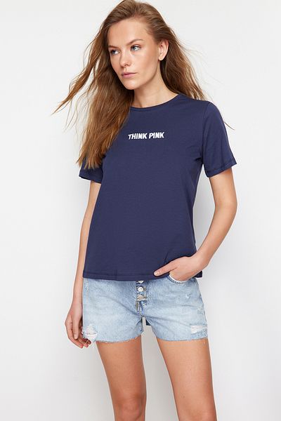 Trendyol Collection Námořnická modrá 100% bavlna Slogan Vyšívaný Uvolněný/pohodlný střih Pletené tričko TWOSS24TS00177