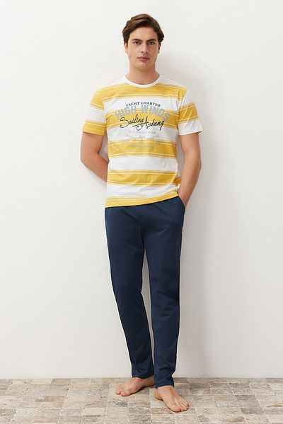 Trendyol Collection Žlutá pruhovaná pletená pyžamová souprava Regular Fit - TMNSS24PT00041