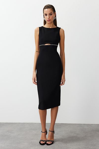 Trendyol Collection Schwarzes stilvolles Abendkleid mit glänzendem Steindetail - Cut Out Window Dress TPRSS24EL00148