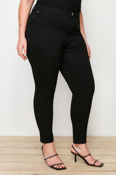 Trendyol Curve Černé úzké džíny s vysokým pasem TBBAW23CJ00012