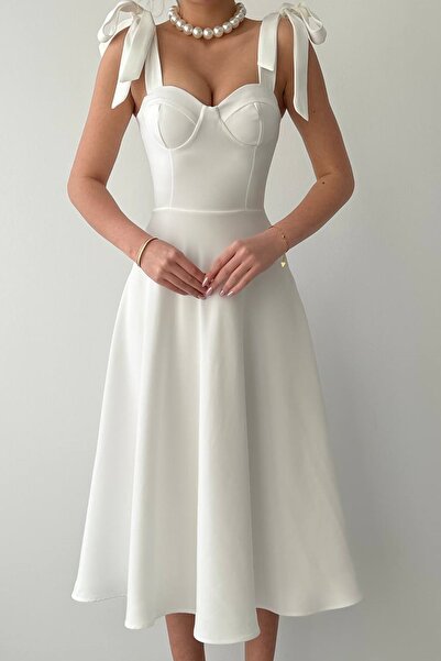 vuvutasarım Atlas ύφασμα με επένδυση μίντι μήκους, λευκό βραδινό φόρεμα με φλάντζα και συνδεόμενες τιράντες 166