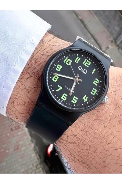 Q&Q Men's Waterproof Plastic Cord Wrist Watch