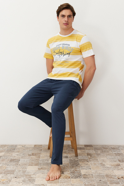 Trendyol Collection Sárga csíkos, normál szabású kötött pizsama szett - TMNSS24PT00041