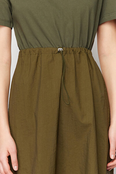 Trendyol Collection Detailní midi tkané šaty khaki A-line TWOSS24EL00447