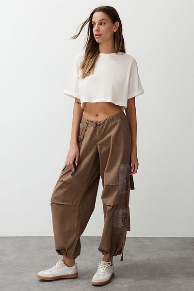 Trendyol Collection Stone Cargo Pocket Normal Waist Jogger Jeans TWOAW24JE00216
