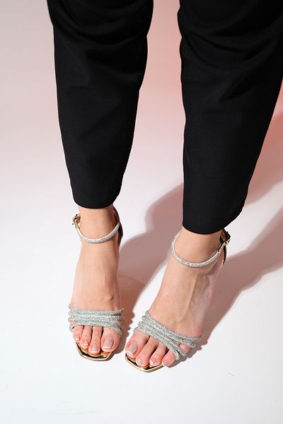 LuviShoes Dámské večerní společenské boty na tenkém podpatku MONICA Gold Stone