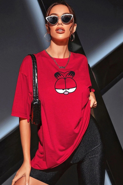 oneagılyazı تي شيرت أحمر مطبوع عليه رموز تعبيرية من Garfield
