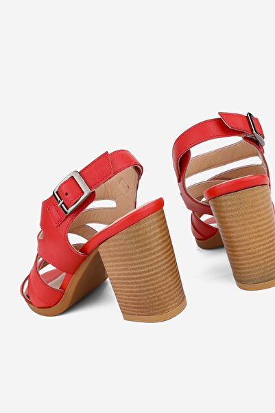 TUNAELLİ WOMEN'S RED GENUINE NATURAL LEATHER THICK HEELED STRAPPED SANDALS