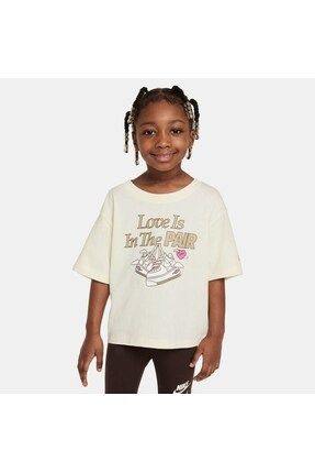 Nike Sweet Swoosh Pa r Tee Cocuk T shirt Fiyat Yorumlar Trendyol