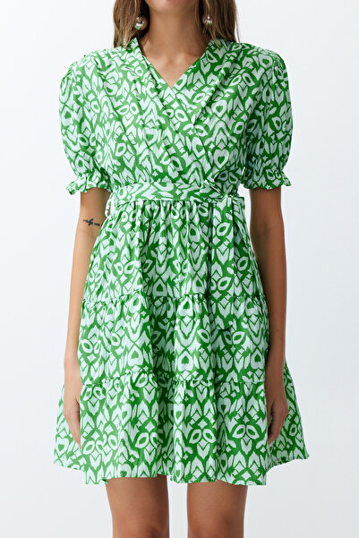 Trendyol Collection Zielona etniczna wzorzysta mini tkana sukienka z odcięciem w talii TWOSS24EL00942