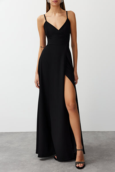 Trendyol Collection Μαύρο σκίσιμο Λεπτομερές υφασμένο μακρύ κομψό βραδινό φόρεμα TPRSS24AE00121