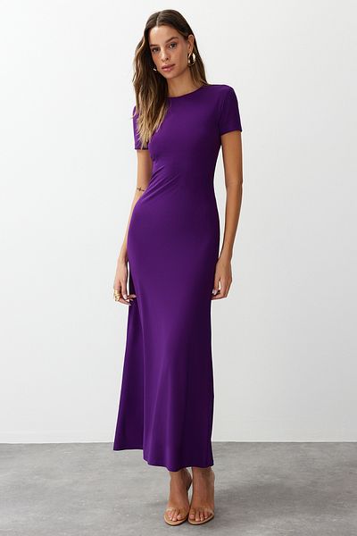 Trendyol Collection Dehnbares Strick-Maxikleid mit Rundhalsausschnitt, lila, figurbetontes Bleistiftkleid TWOSS24EL00097