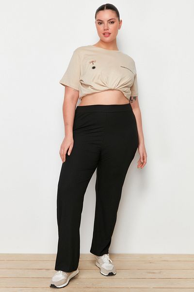 Trendyol Curve Schwarze Strickhose mit hoher Taille und weitem Bein in Übergröße TBBSS23AR00003