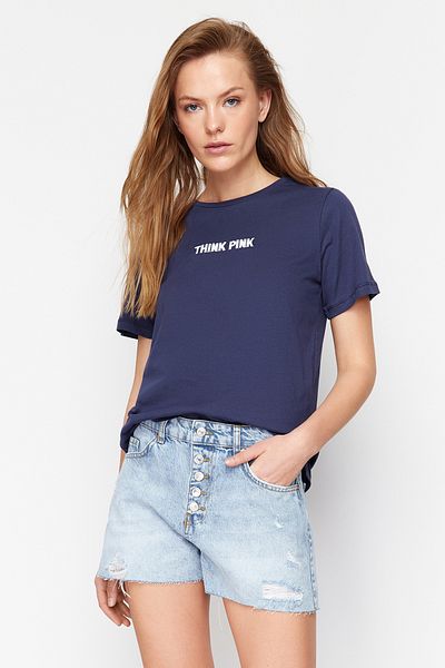 Trendyol Collection Námořnická modrá 100% bavlna Slogan Vyšívaný Uvolněný/pohodlný střih Pletené tričko TWOSS24TS00177