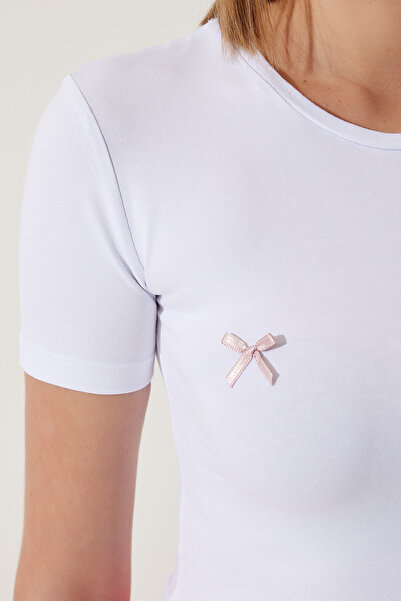 Happiness İstanbul Dámské triko s bílou mašlí s detailním ořezem MC00279