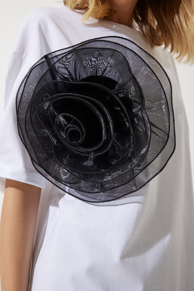 Happiness İstanbul Λεπτομερές μπλουζάκι UL00018 με λουλούδι, γυναικείο σχέδιο με λουλούδια