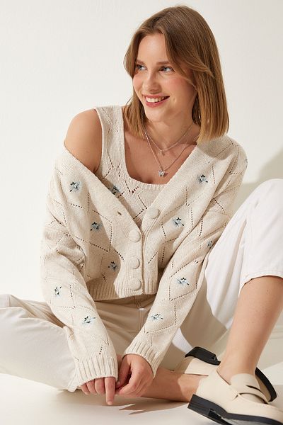 Happiness İstanbul Cremefarbener, mit Blumen bestickter Cardigan-Strickanzug für Damen MT00046