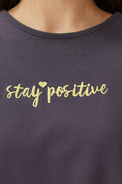 Trendyol Collection Antracitová 100% bavlna Vyšívaný volán Detailní tričko-šortky Pletená sada pyžama THMSS20PT0165